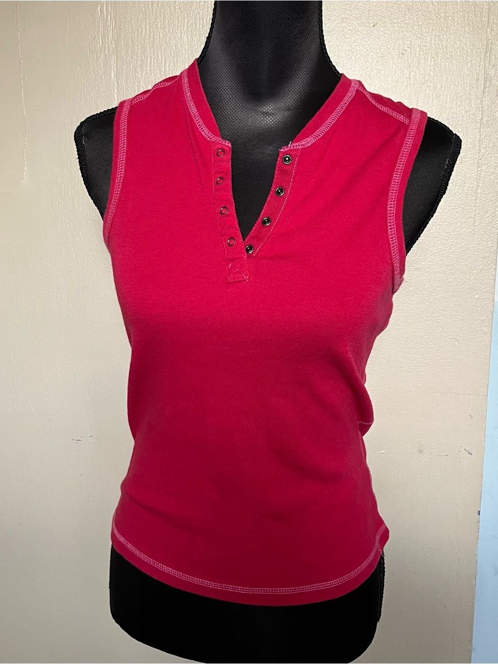 Columbia reddish pink contrast stitch tank top with snap buttons